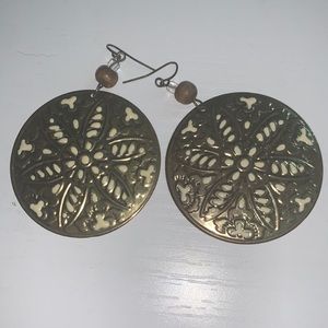 Gold/ brassy circle dangling earrings
